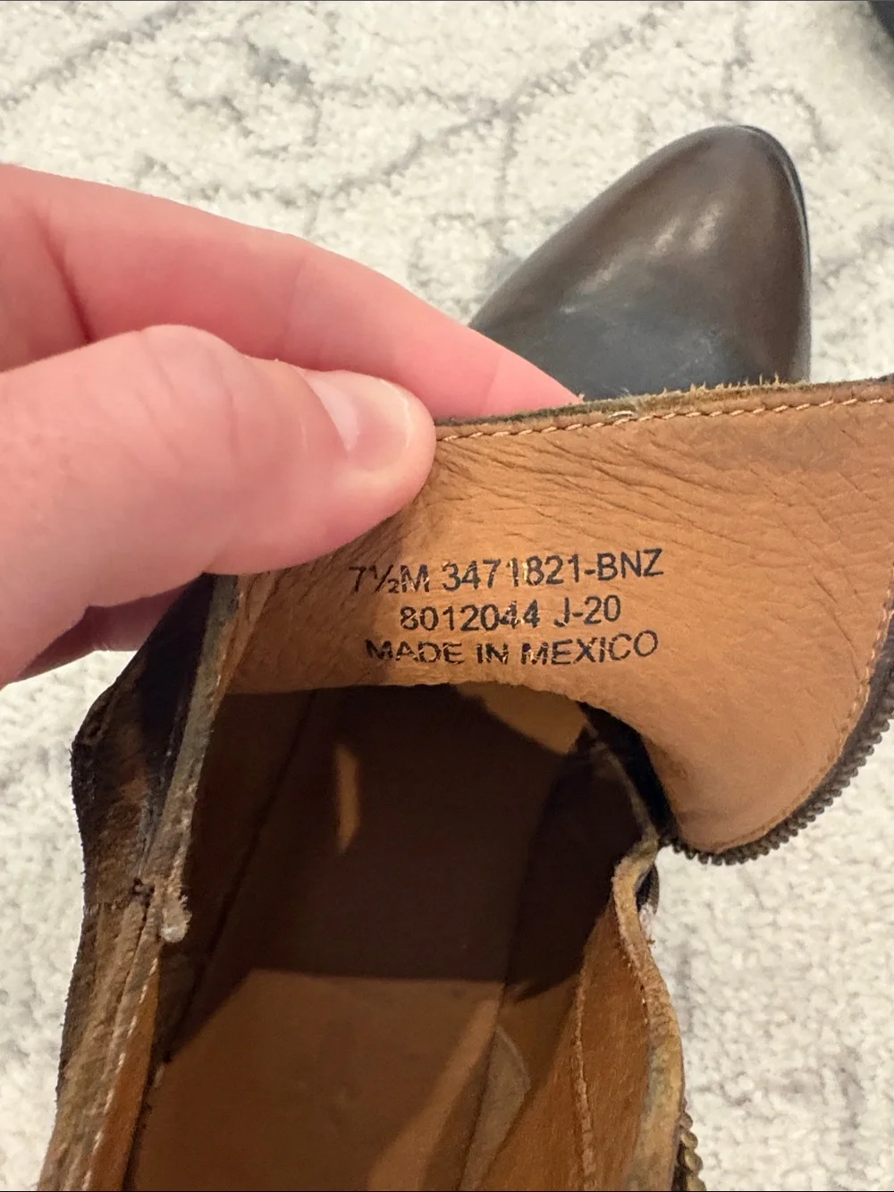 Like-New Women’s Frye Farrah Feather Ankle Bootie in Brown Leather, size 7.5 M